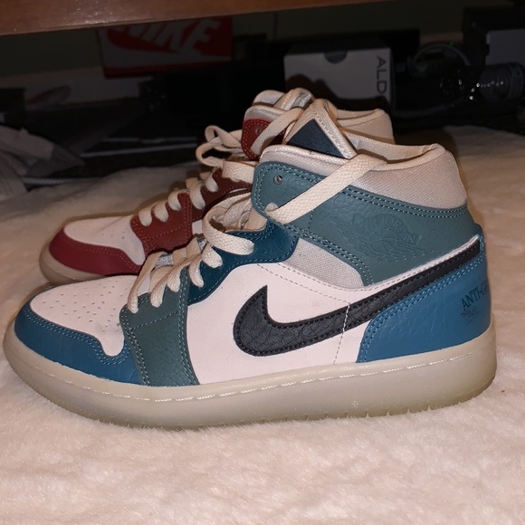 Jordan 1 Mid (Anti-Gravity Machines) size U.S Women’s 7.5 - Picture 3 of 7